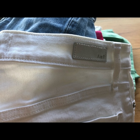 Abercrombie and Fitch white stretchy shorts - Picture 7 of 8